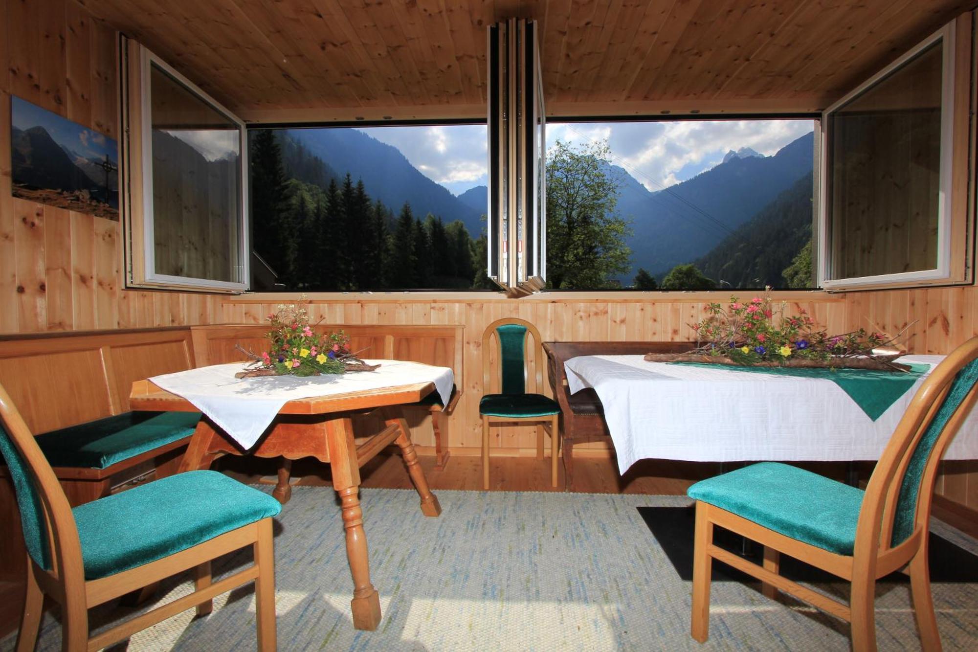 Haus Am Rain Bed and Breakfast Partenen Exteriör bild