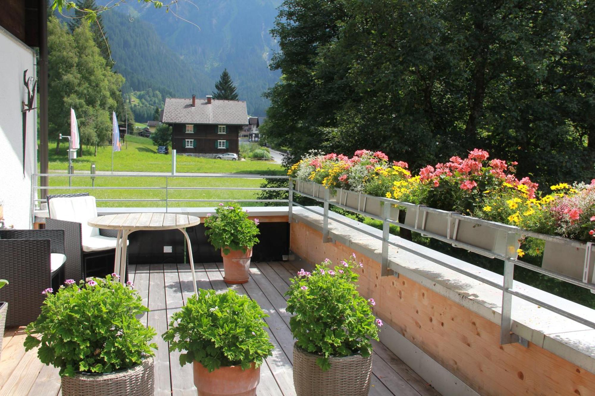 Haus Am Rain Bed and Breakfast Partenen Exteriör bild